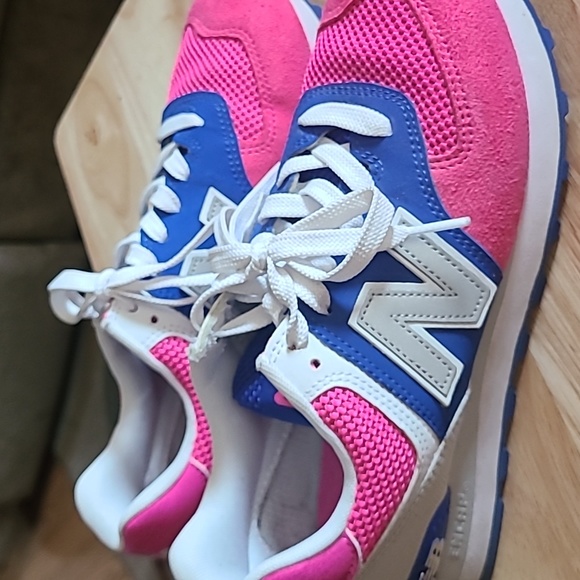 New Balance - Picture 2 of 5